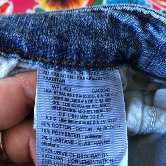 SOLD 🙌🏼 Levi Strauss Raw Hem Signature Gold Modern Shorts W29 Sz 8 - Picture 5 of 6